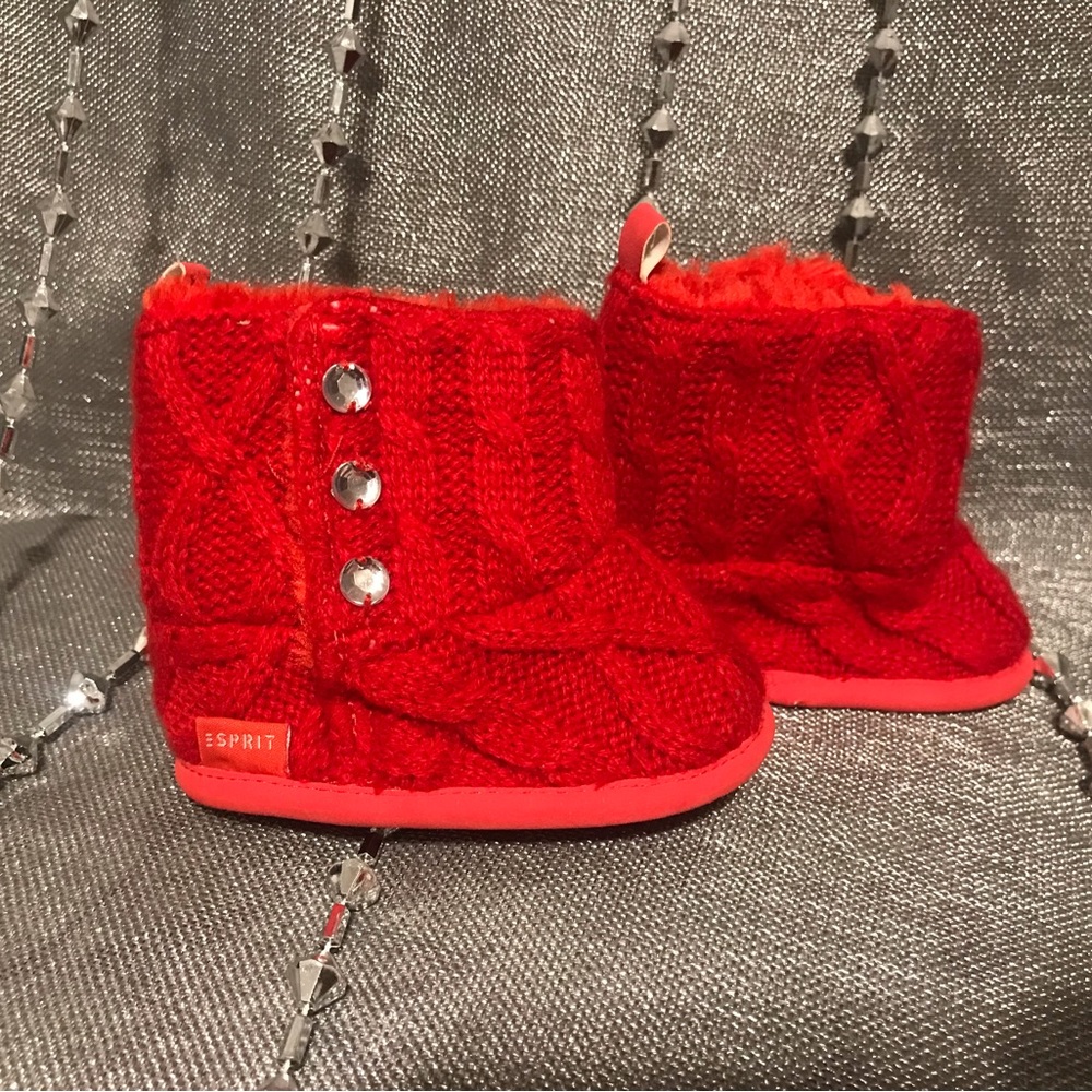 New born 9-12 booties in red with fur lining and 3 rhinestone on side